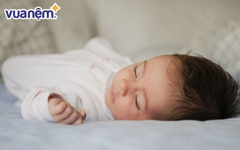 Cách mặc quần áo cho bé khi ngủ vào mùa đông