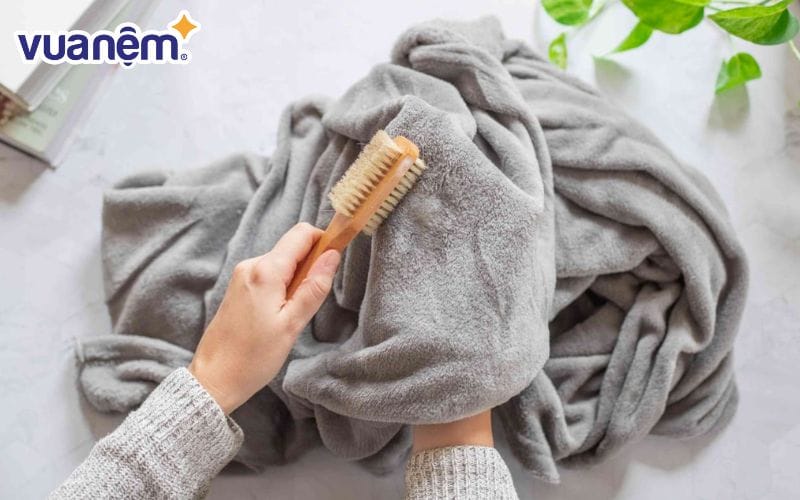 Nếu là hàng nhái thì chỉ sau 1 năm sử dụng bạn đã thấy chất lượng chăn giảm đáng kể