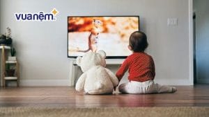 Cho trẻ em xem tivi trước khi đi ngủ: Nên hay không?