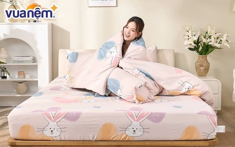 Những bộ chăn ga gối sử dụng cho mùa hè nên có màu sắc tươi sáng, nhẹ nhàng