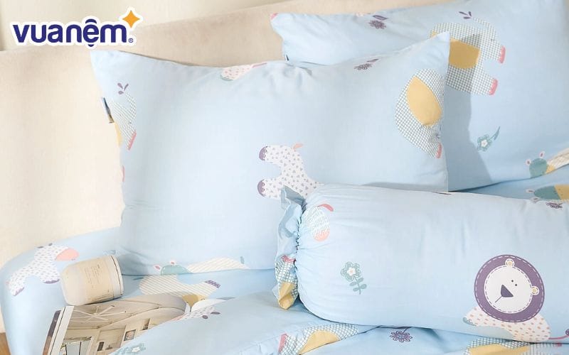Trẻ em luôn yêu thích các mẫu chăn ga gối dễ thương, nhiều màu sắc