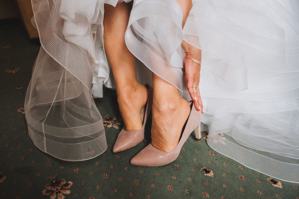 chọn màu cho giày cưới