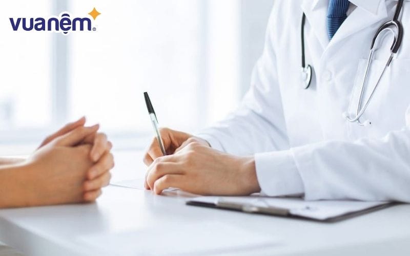 Nên thăm khám bác sĩ khi tình trạng nước bọt màu vàng không thay đổi sau thời gian dài.