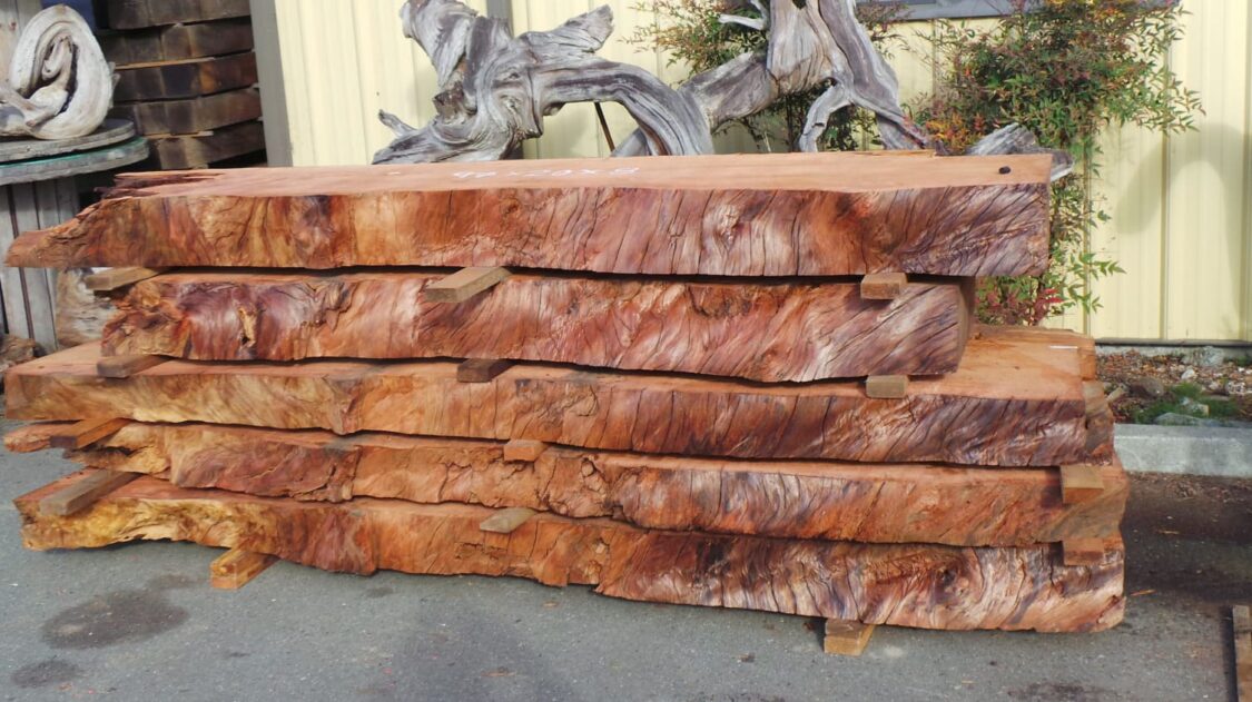 Giá thành của gỗ hương đá và gỗ đỏ