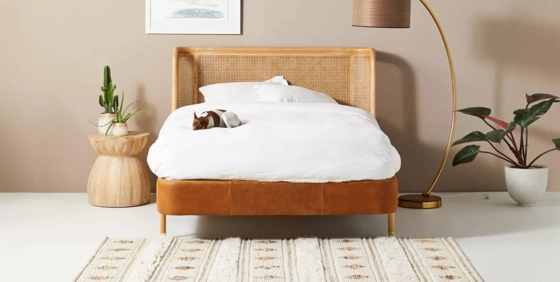 so sánh giường bọc da hay giường gỗ 