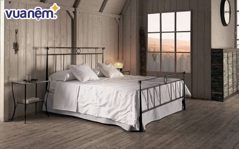Giường kim loại là loại giường được chế tạo từ các khung kim loại và được sơn tĩnh điện