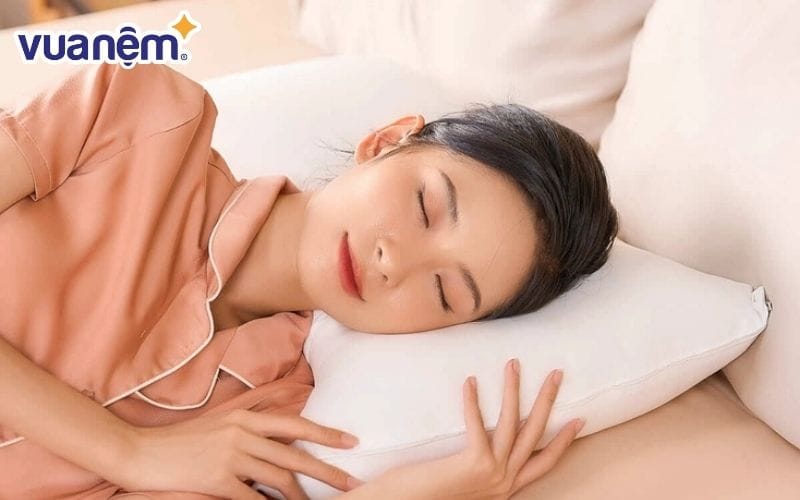 Kê gối đầu cao một chút cũng có thể khắc phục tình trạng ngáy ngủ