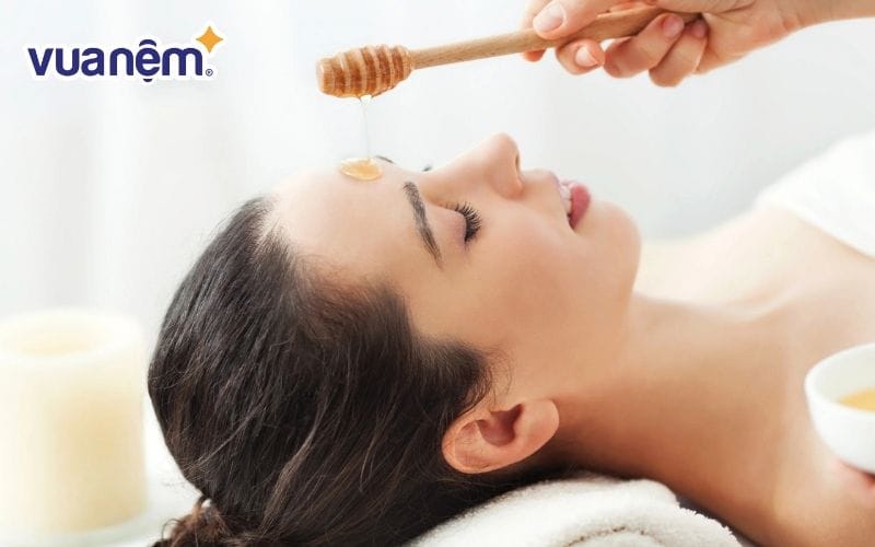 Lưu ý để bôi mật ong lên mặt trước khi đi ngủ đạt hiệu quả