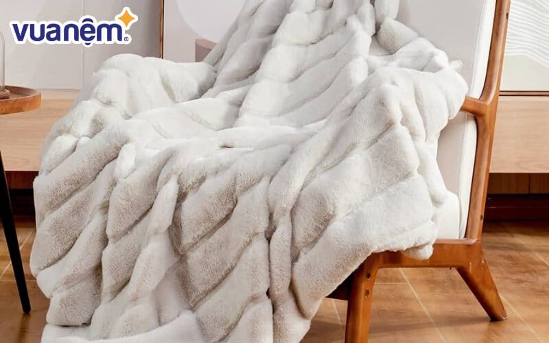 Chăn ga có mùi do nhiệt độ nồm ẩm, vi khuẩn có hại,...