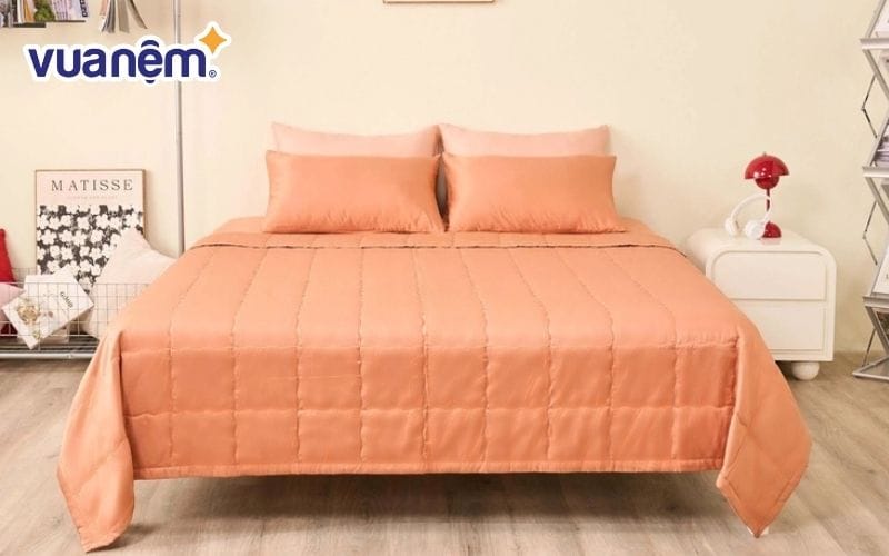 Mẫu chăn ga gối phù hợp với các căn phòng ngủ có màu sơn tường là màu vàng