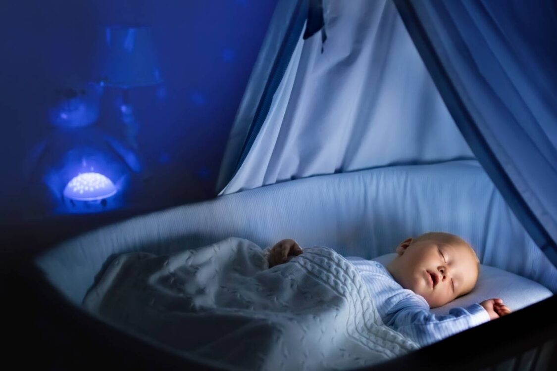 Màu đèn ngủ tốt cho trẻ sơ sinh