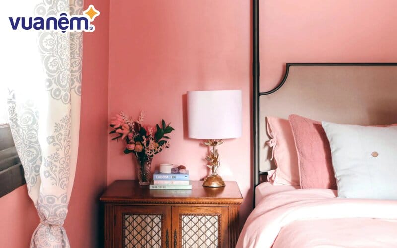 Ton sur ton với màu ga giường và màu tường là lựa chọn vô cùng hoàn hảo