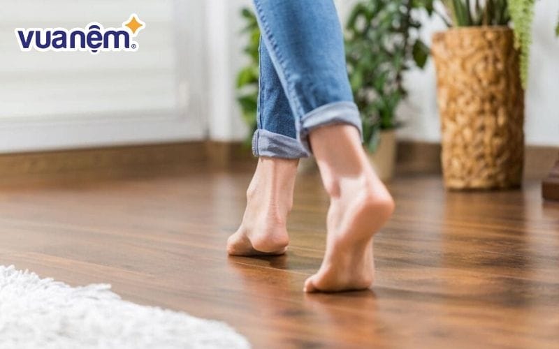 Nên vận động nhẹ nhàng để có được sức khỏe tốt và giảm đau nhức lòng bàn chân