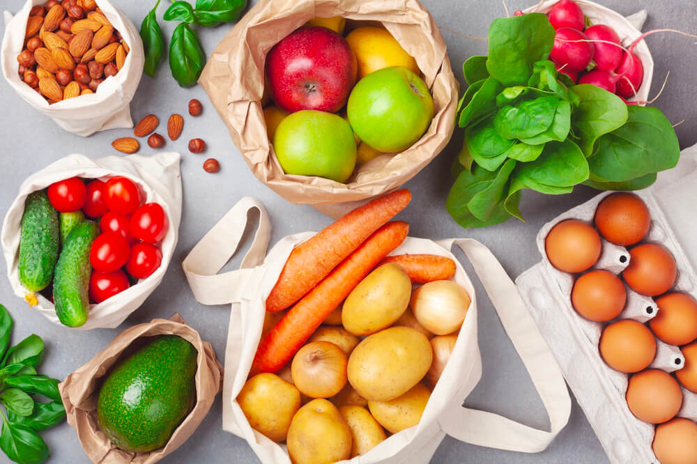 Cửa hàng bán thực phẩm sạch Nông Sản Ngon cung cấp nhiều loại trái cây và rau củ khác nhau 