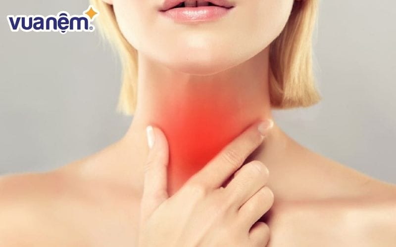 Khi nước bọt bài tiết nhiều, bạn có thể thấy nó có màu vàng và ứ đọng trong miệng