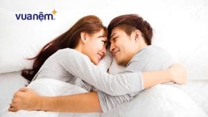 Ôm nhau ngủ có giúp bạn ngủ ngon hơn thật không?