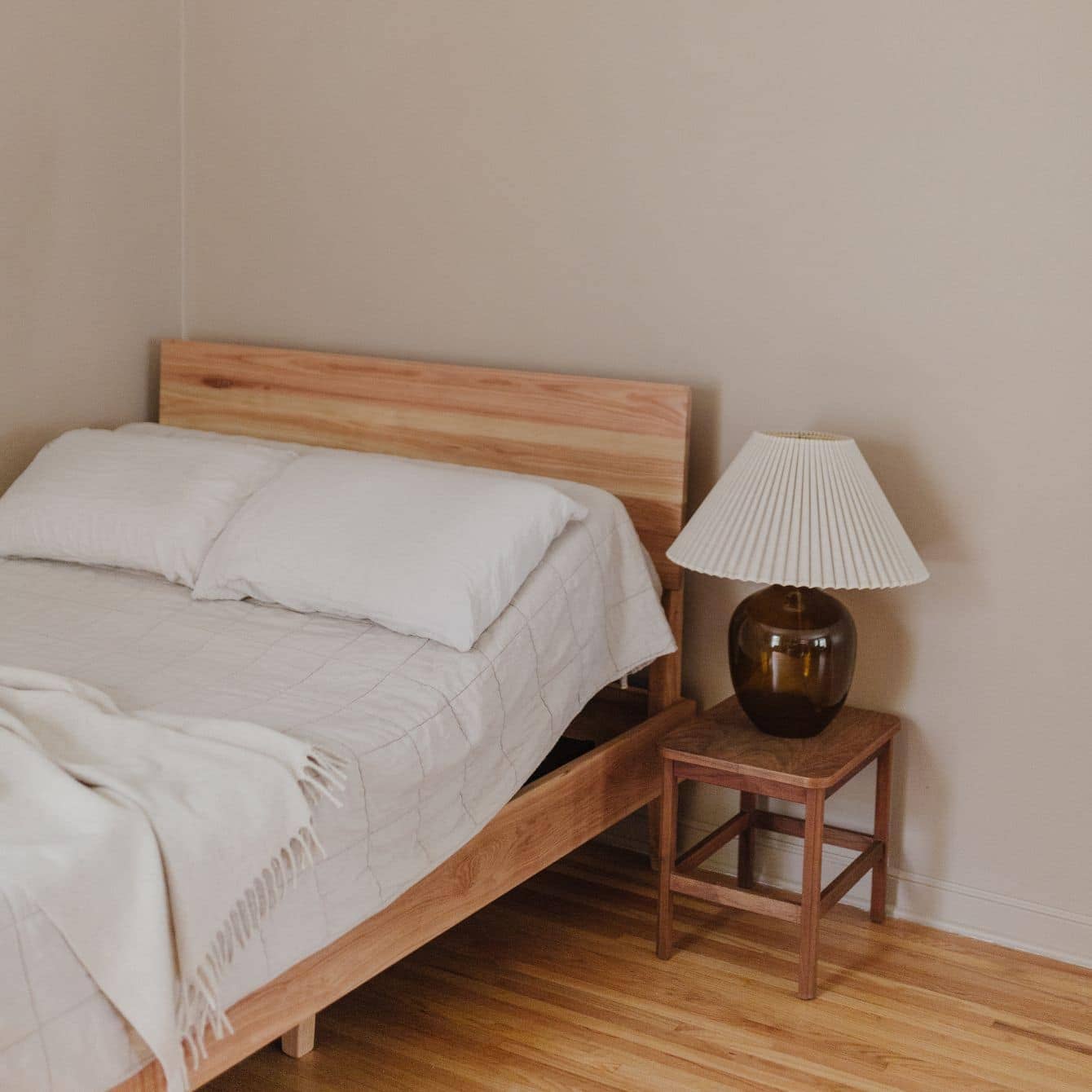 Phân biệt giường gỗ ép và giường gỗ tự nhiên