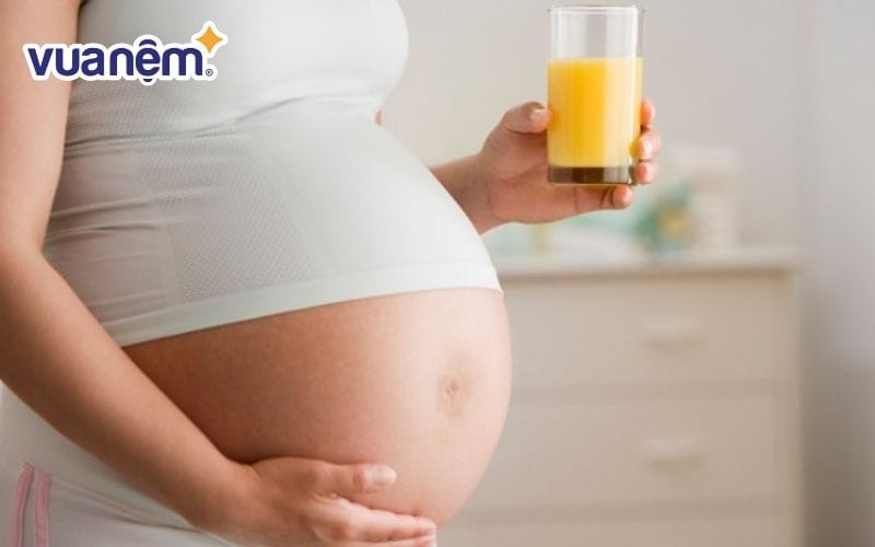 Phụ nữ mang thai nên uống khoảng 80mg vitamin C mỗi ngày