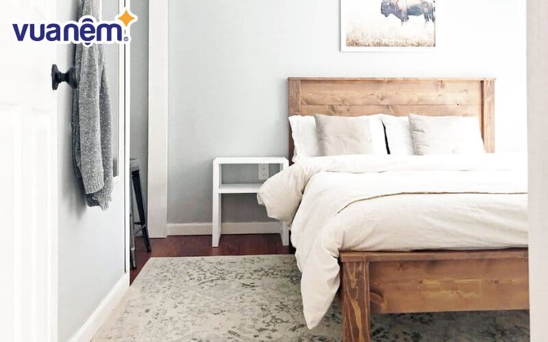 Giường sắt và giường gỗ khác nhau về chi phí, độ bền, tính thẩm mỹ