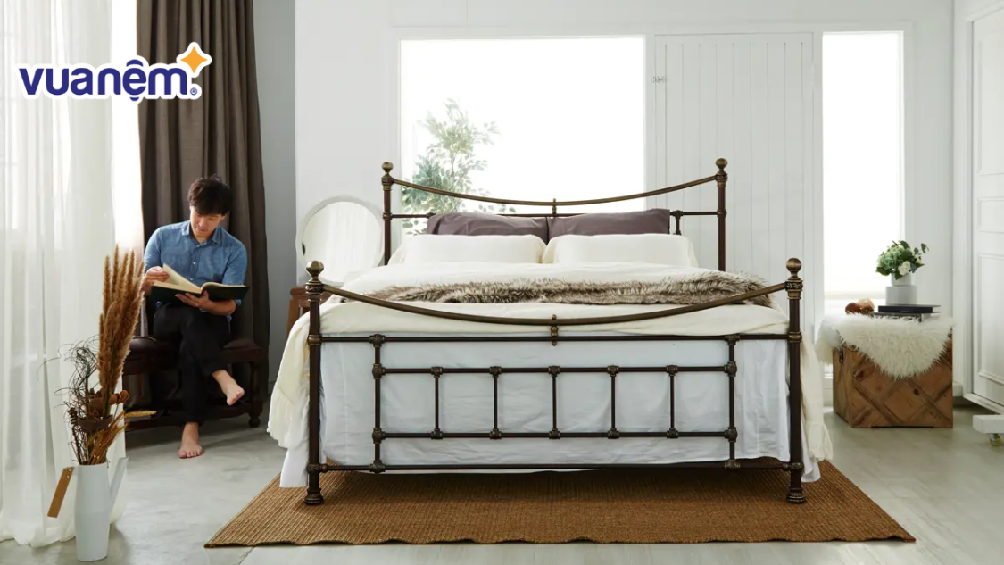 So sánh giường sắt và giường gỗ: Sự lựa chọn nào tốt hơn?