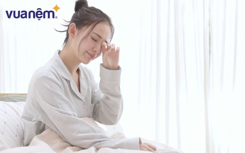 Gỉ mắt bị khô là hiện tượng cho thấy mắt đang bị tổn thương