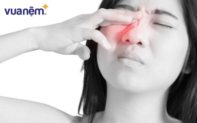 Mắt bị đau rát kéo dài cần đến bệnh viện để kiểm tra và điều trị kịp thời