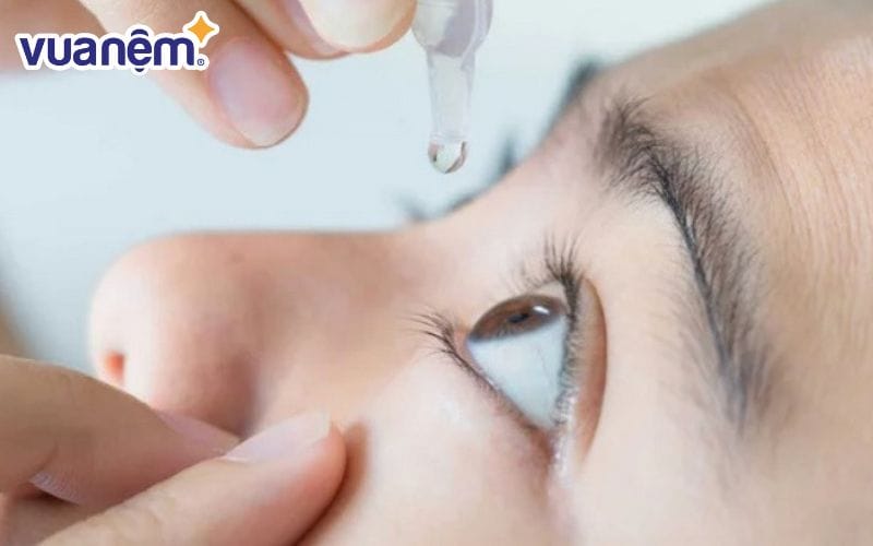 Vệ sinh mắt cần nhẹ nhàng và thực hiện đúng cách