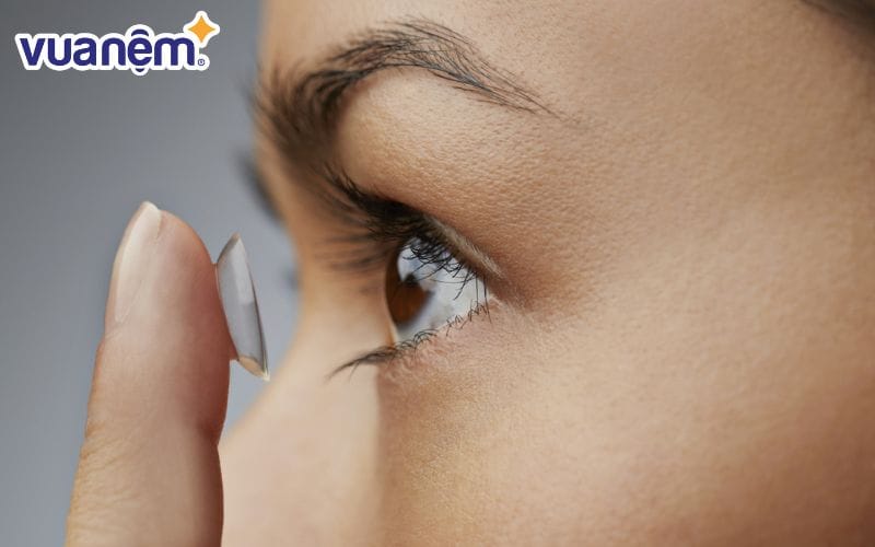 Sử dụng kính áp tròng phù hợp để không gây mỏi mắt hoặc tổn thương mắt