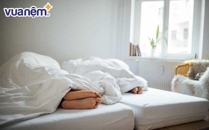 Tại sao vợ chồng thích đắp chăn riêng khi ngủ