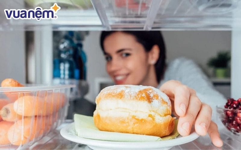 Việc thiếu ngủ có thể khiến chúng ta thèm ăn mà tích mỡ vùng bụng