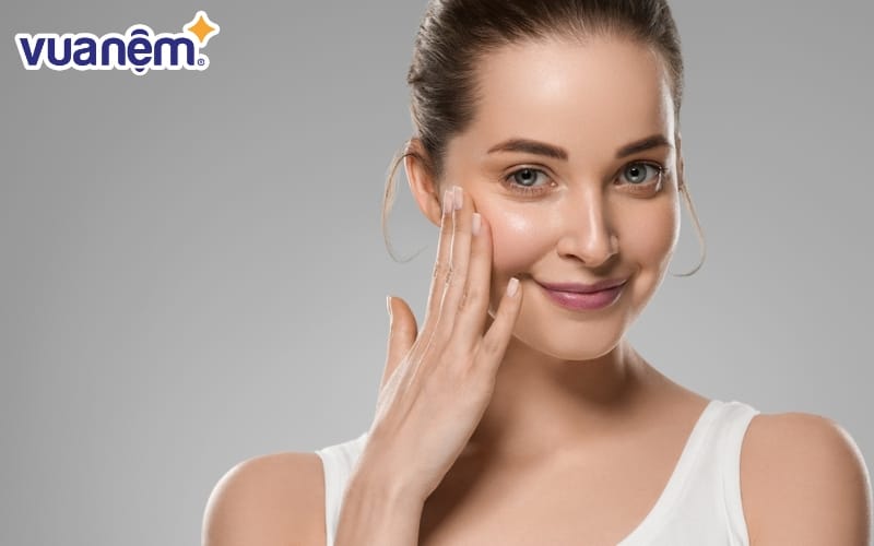 Ăn cà chua sống trước khi đi ngủ hỗ trợ trắng da