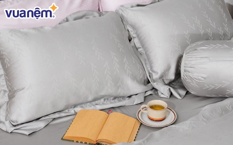 Chăn ga màu ghi chính là lựa chọn không bao giờ lỗi mốt