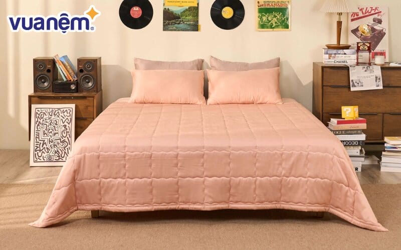 Khi chọn màu chăn ga cần ưu tiên chất liệu tự nhiên, cao cấp