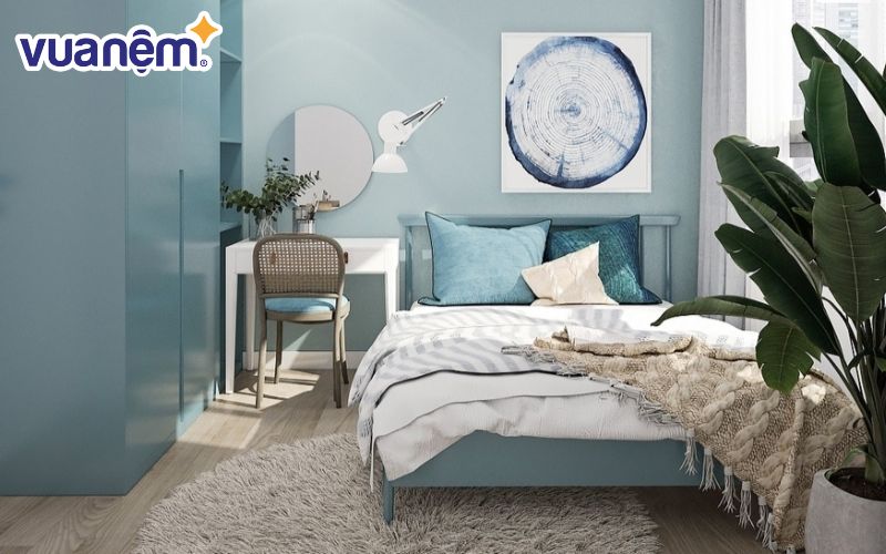 Tường xanh dương hoặc xanh mint mang sắc thái trẻ trung, hiện đại