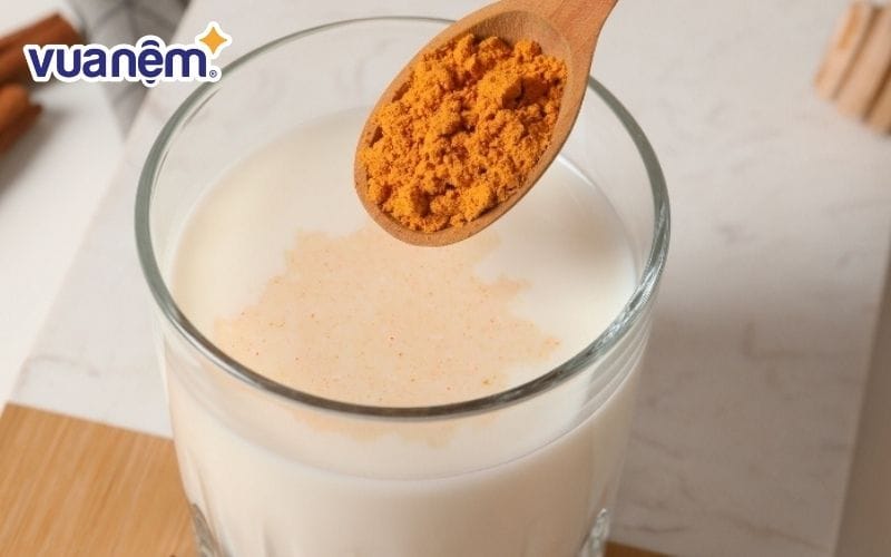 Uống tinh bột nghệ đúng cách hỗ trợ điều trị bệnh dạ dày