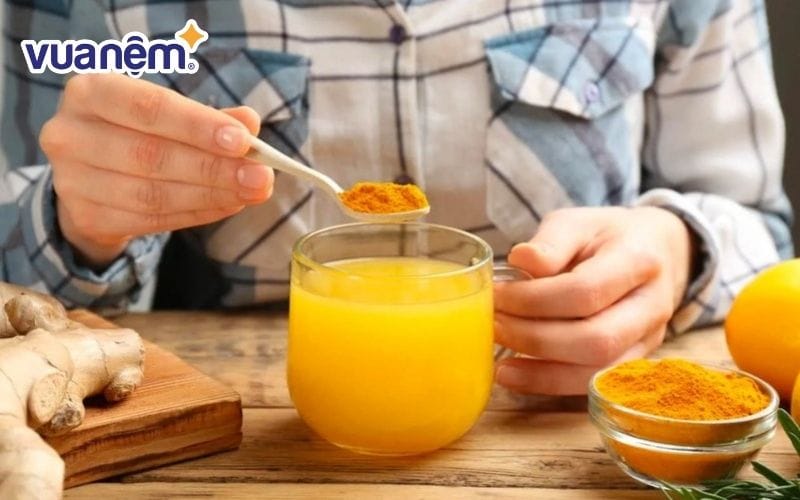 Uống tinh bột nghệ trước khi ngủ hỗ trợ đào thải độc tố hiệu quả