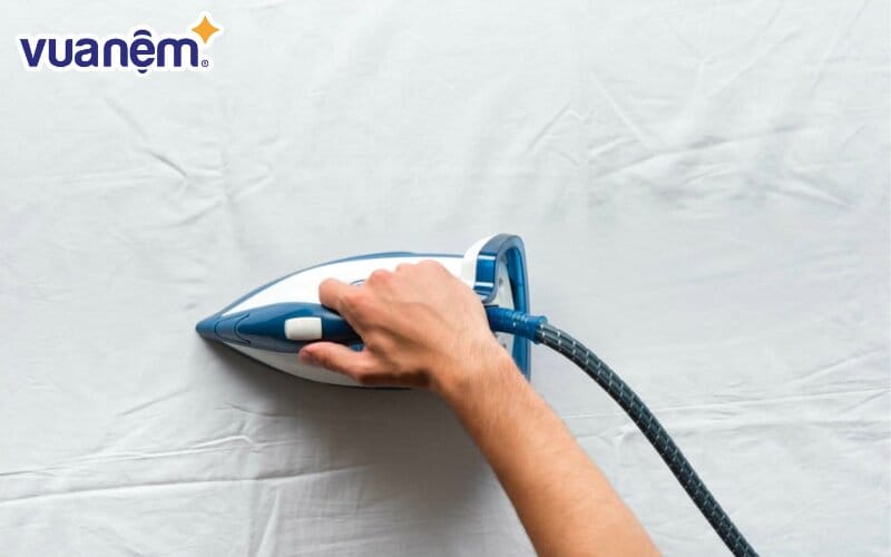 Ủi chăn ga gối nệm vải lụa cần thận trọng và dùng nhiệt độ vừa phải