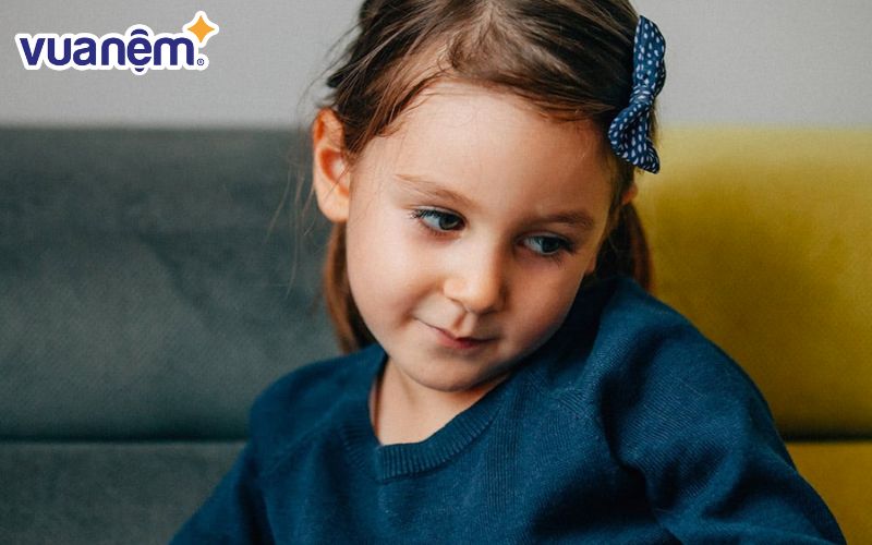 Cẩm Quỳnh là một bé gái có vẻ đẹp tinh khôi như hoa quỳnh