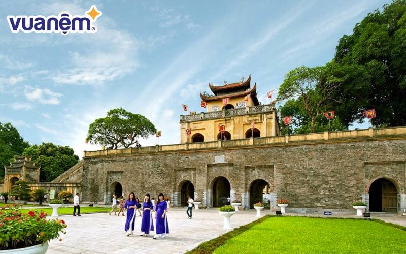 Vào thời nhà Lý, người họ Nghiêm có nhiều hiền tài làm việc trong triều ở Thăng Long