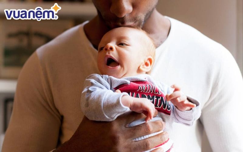 Bố mẹ có thể chọn cách ghép họ Doãn của bố với họ của mẹ thành tên họ đệm cho con