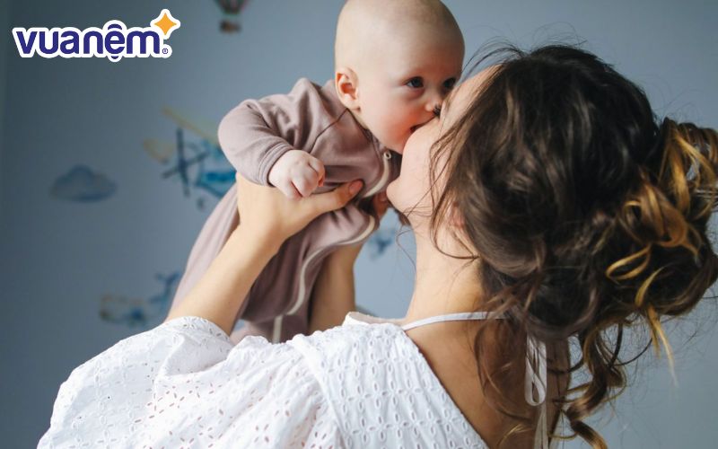 Khi đặt tên con bố mẹ nên chú ý tuân thủ theo pháp luật