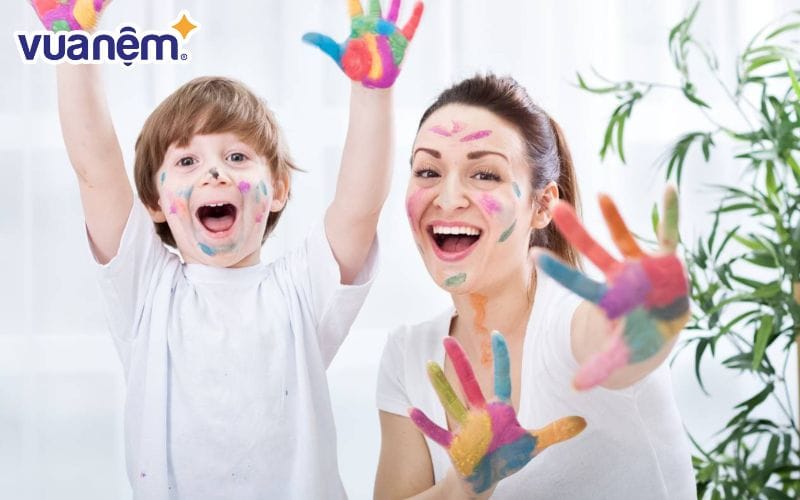 Tên Thiên Khánh mang ý nghĩa bó mẹ tin rằng con sẽ trở thành hiền tài, thấu hiểu lòng người