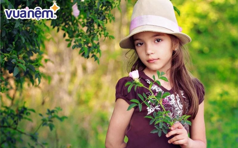 Tên Nhi là một cái tên chứa đựng nhiều tình cảm mà bố mẹ dành cho bé