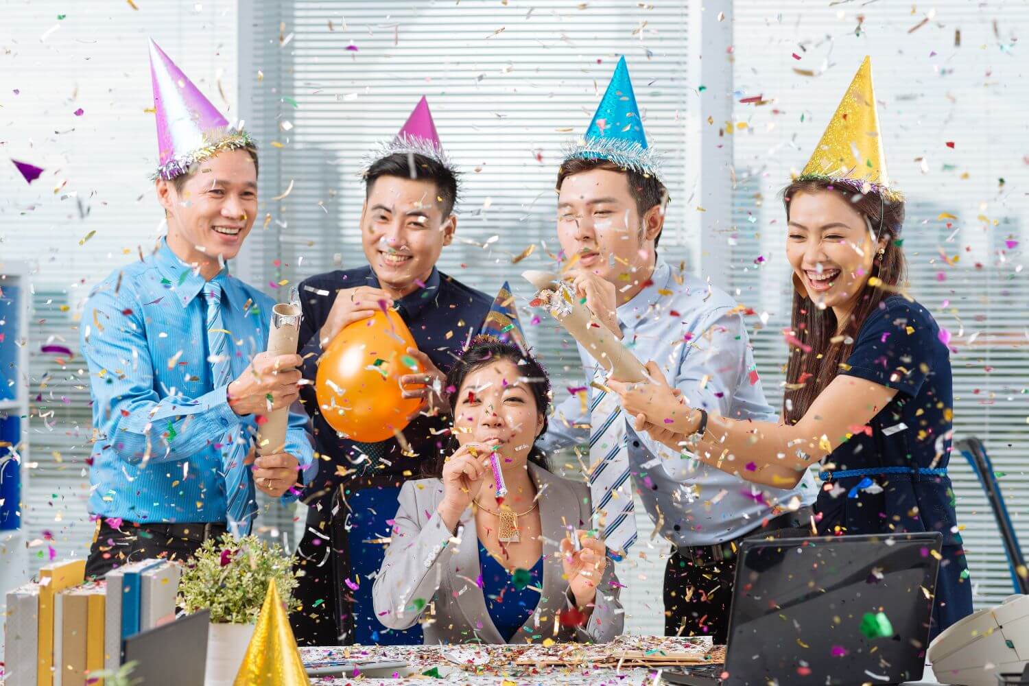 Nhiều công ty quan tâm nhân viên bằng cách tổ chức sinh nhật cho họ