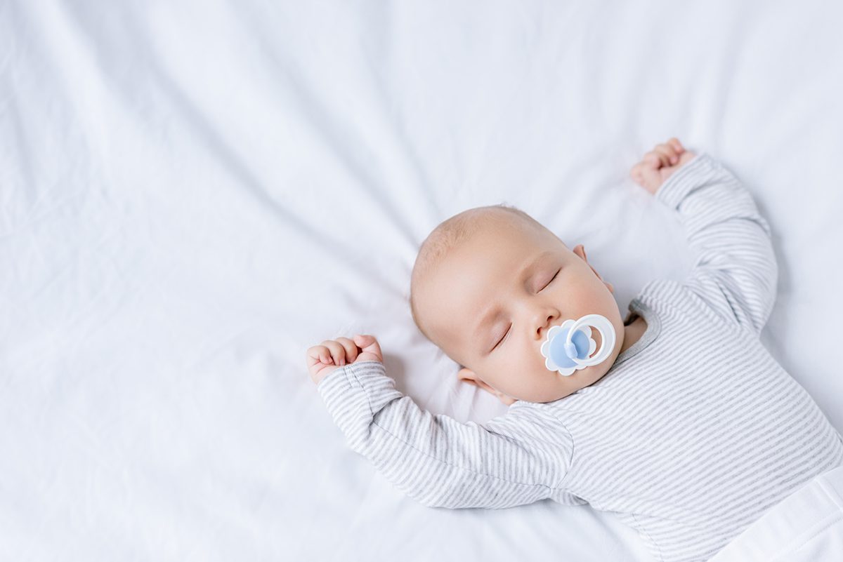 lưu ý giúp trẻ sơ sinh ngủ an toàn