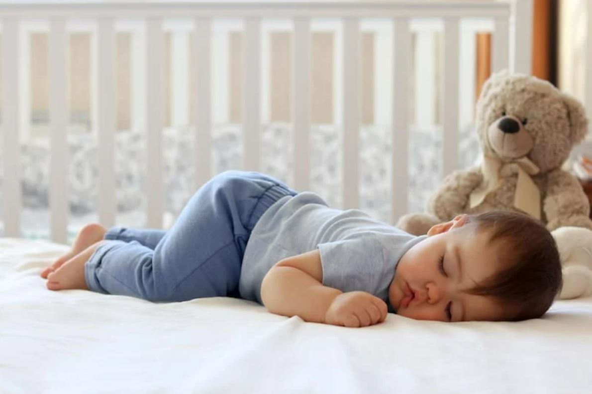 những cách trẻ sơ sinh ngủ an toàn