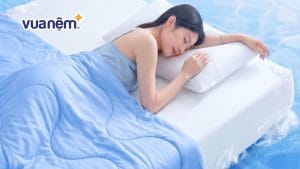 Tại sao nhiều người thích đắp chăn khi ngủ vào mùa hè?