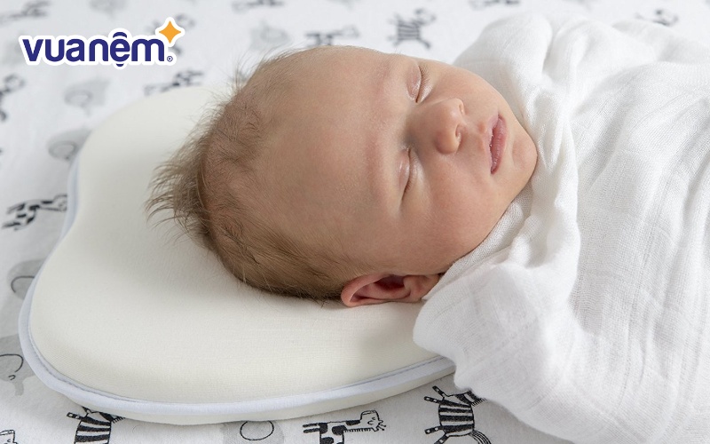 Bố mẹ nên chọn gối phù hợp theo từng giai đoạn phát triển của bé