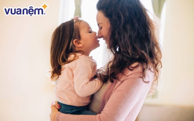 "Hồng" mang ý nghĩa của màu đỏ, mà màu đỏ thường biểu hiện cho niềm vui, sự may mắn, và thịnh vượng