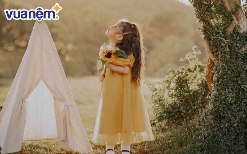 Bé gái tên Trang Hạ luôn tự tin và tràn đầy sức sống